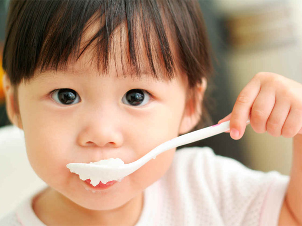 Bổ sung hợp lí chất dinh dưỡng giúp bé 3 tuổi phát triển toàn diện 