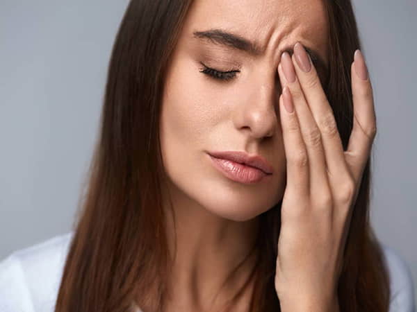 Nháy mắt trái nên chọn con gì?