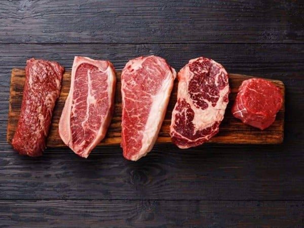 Bị đau dạ dày kiêng ăn gì: Sử dụng quá nhiều thịt đỏ