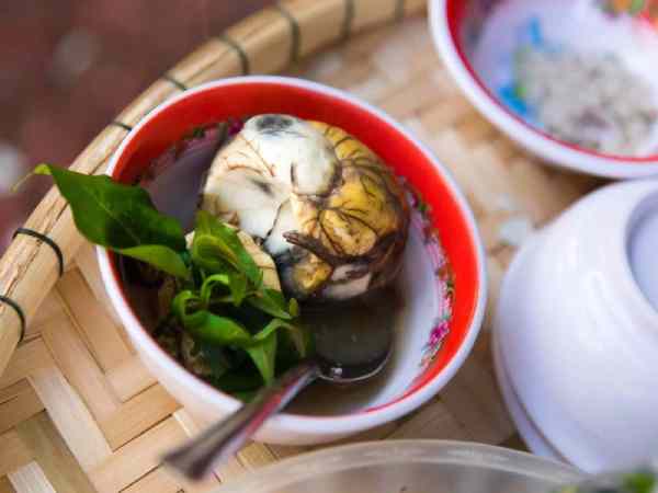 1 tuần nên ăn mấy quả trứng vịt lộn?