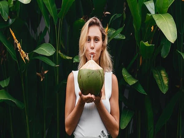 Cách uống nước dừa giảm cân hiệu quả