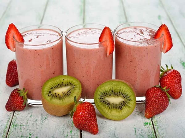 Smoothie giảm cân với Kiwi và Dâu Tây