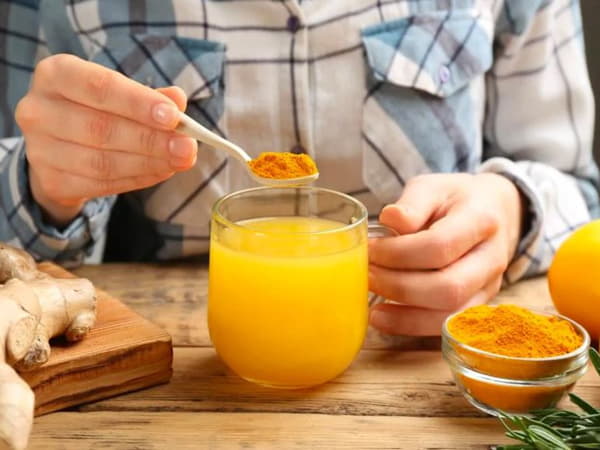 Cách uống tinh bột nghệ trị nám