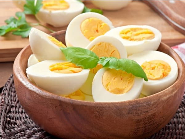Ăn trứng gà nhiều có tốt không?