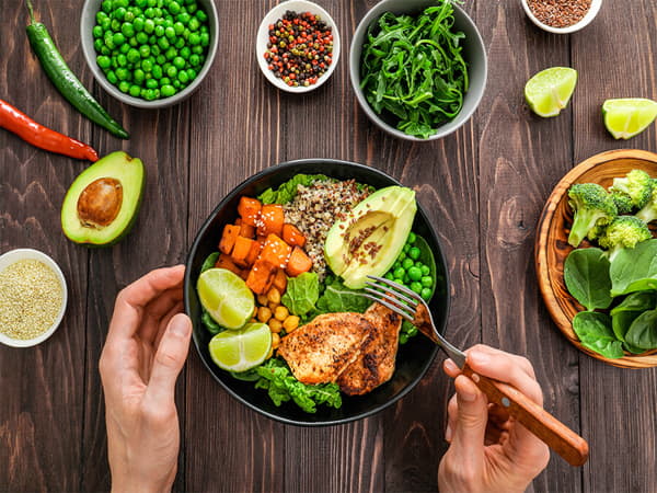 Bữa trưa nên ăn bao nhiêu calo để giảm cân