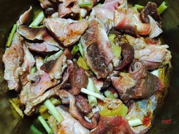 Gân Bò Xào Sả Ớt