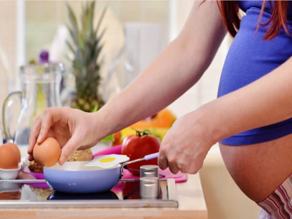Những lưu ý khi ăn trứng gà trong thai kỳ