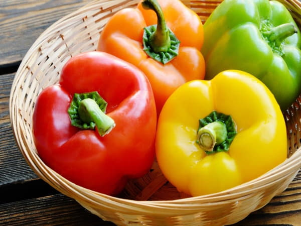 Cách ăn ớt chuông sống đúng cách